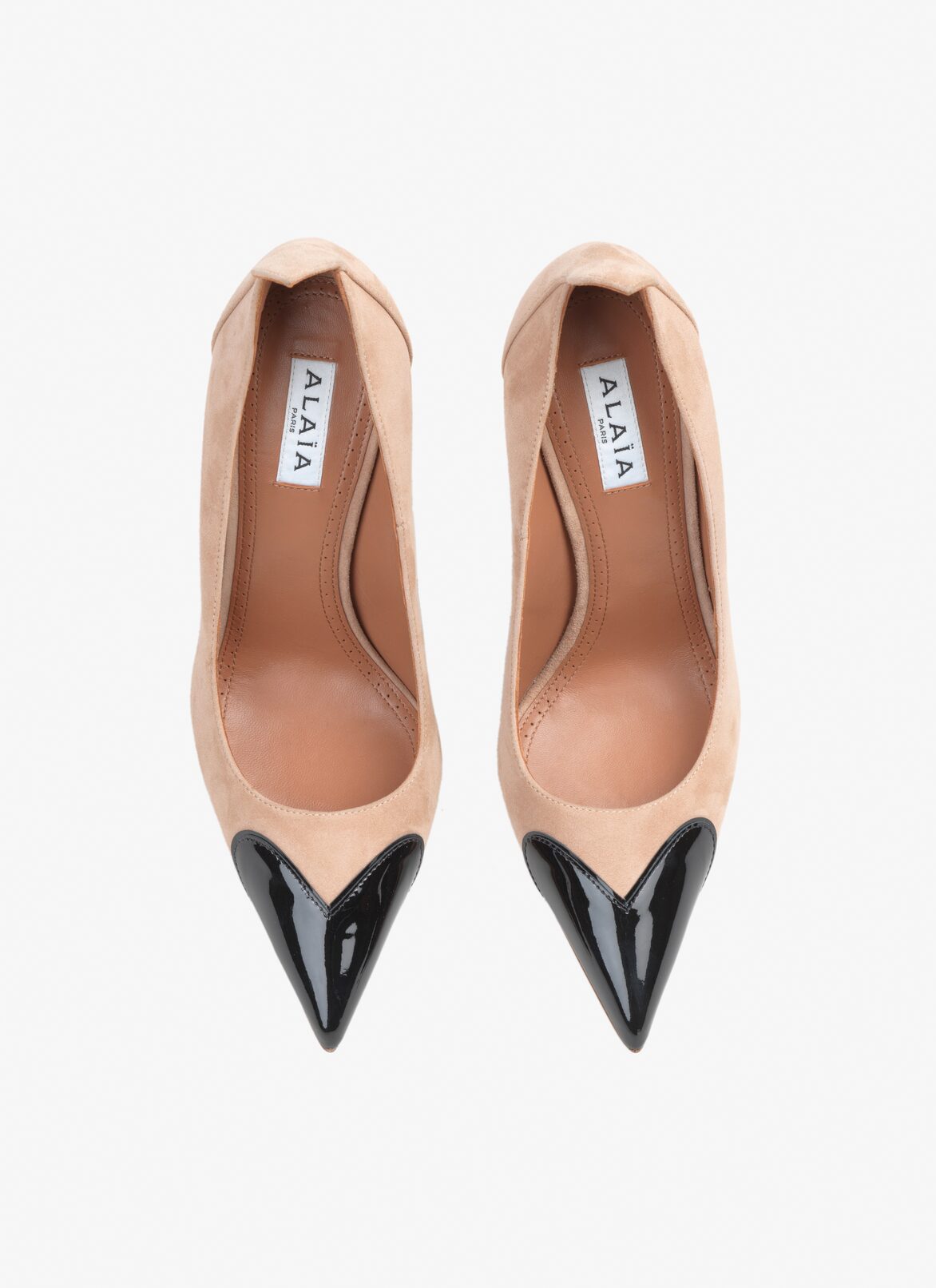 Heart pumps in suede goatskin and patent calfskin ALAÏA BLUSH/BLACK HEART PUMPS IN SUEDE GOATSKIN AND PATENT CALFSKIN